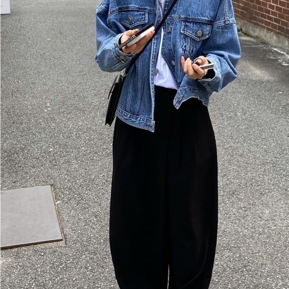 Forever21 embroidered jeans jacket •Size:small •No damage•Relaxed casual fit - Picture 7 of 8